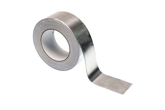 Aluminijumska traka Favor 0,04 x 50 mm, dužine 27 m, za izolaciju, zaptivanje i HVAC primenu. Izdržljiva, otporna na temperaturu i laka za lepljenje.